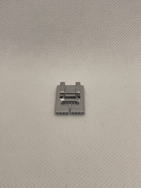 Pēdiņa nošuvju ar striķīti veidošanai , 7 iedobes AHF-2502-SN